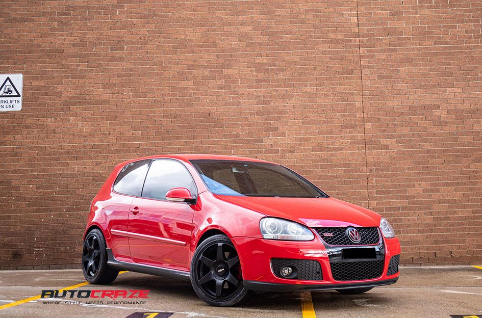 VOLKSWAGEN-GOLF-SIX-MATTE-BLACK